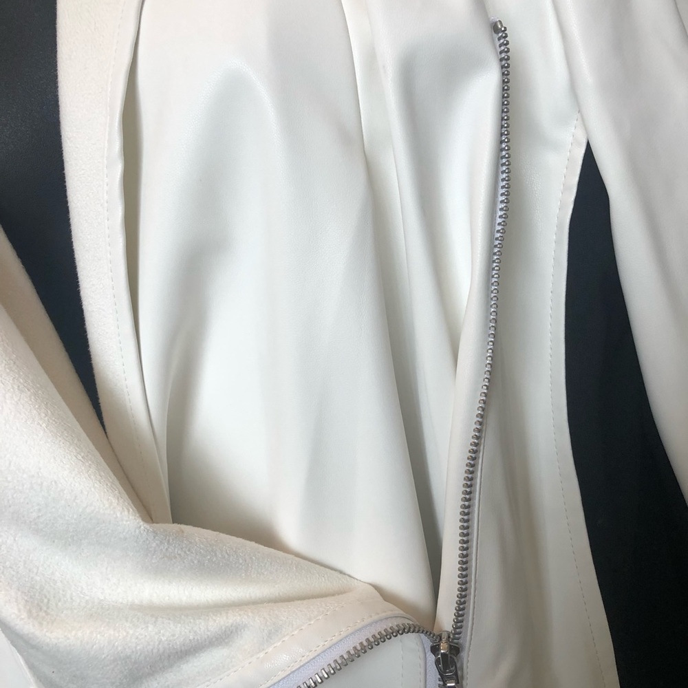 Woman’s jacket - Picture 4 of 12
